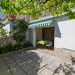 Hundefreundliches Nur 500 Meter Zum Mit Mediterraner Terrasse Crikvenica