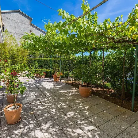 Hundefreundliches Nur 500 Meter Zum Mit Mediterraner Terrasse Crikvenica