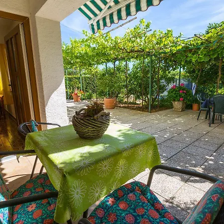 Hundefreundliches Nur 500 Meter Zum Mit Mediterraner Terrasse Crikvenica