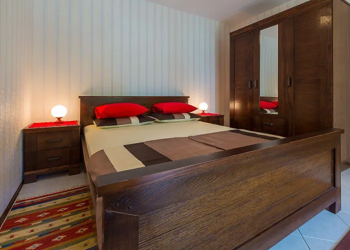 Hundefreundliches Nur 500 Meter Zum Mit Mediterraner Terrasse * Crikvenica