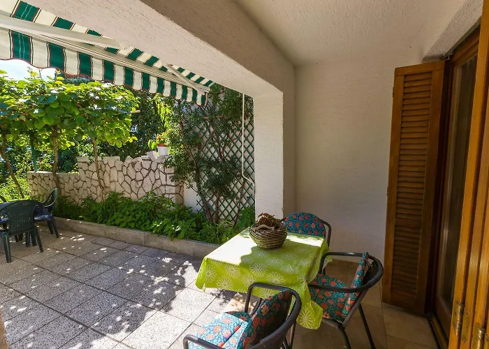 Hundefreundliches Nur 500 Meter Zum Mit Mediterraner Terrasse Apartamento Crikvenica