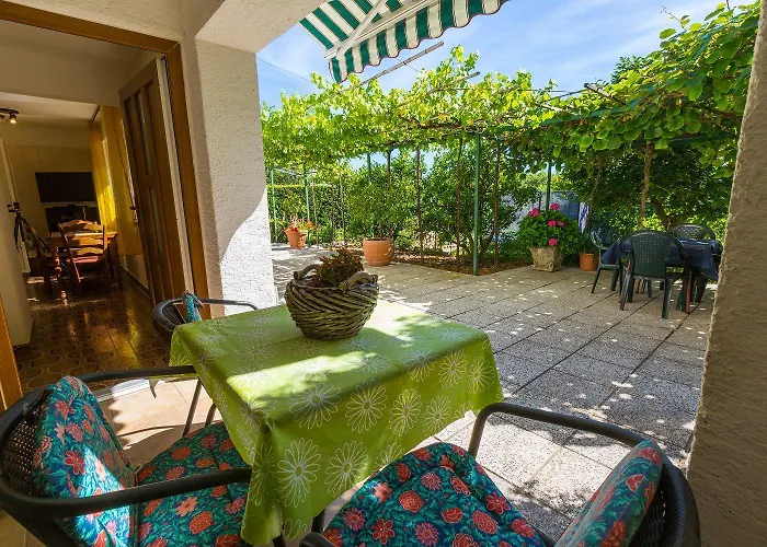 Hundefreundliches Nur 500 Meter Zum Mit Mediterraner Terrasse Crikvenica